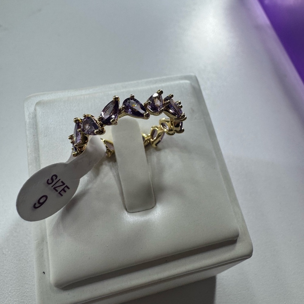 Elegant Gold and Purple Women's Ring